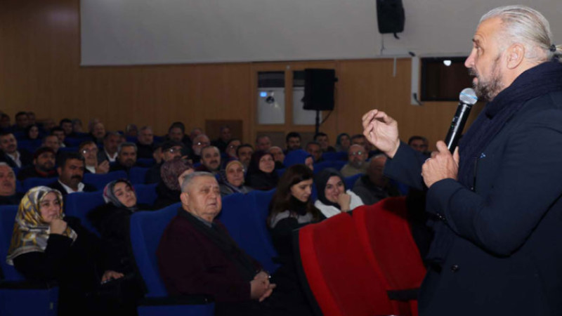 Bafra'da Mete Yarar'dan Türkiye Yüzyılı Konferansı