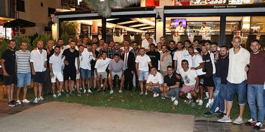 Samsunspor futbolcular zorlu  Eyüpspor maçı öncesi yemekte buluştu 