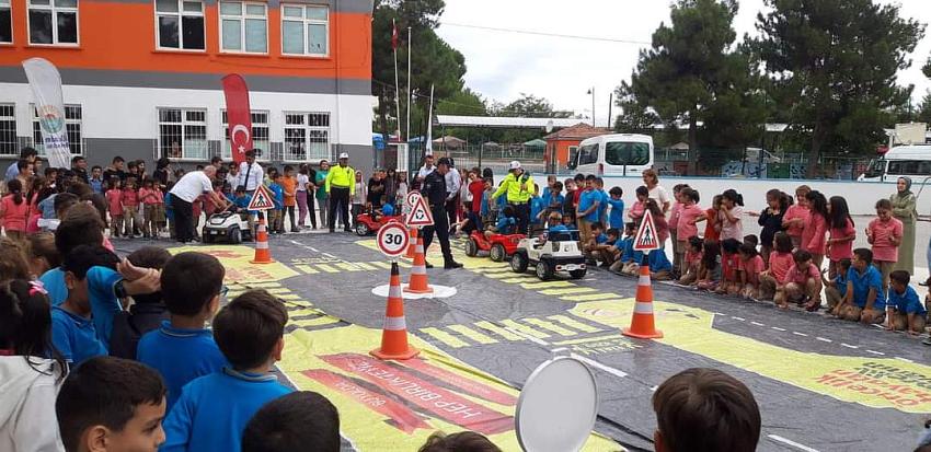 Öğrencilere Çocuk Trafik Eğitim Parkuru Seminerleri Verildi