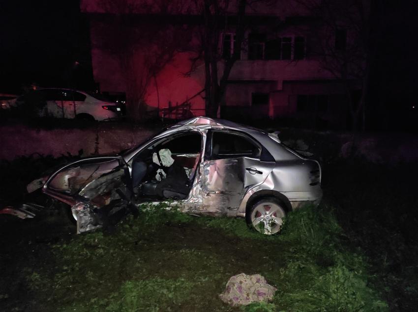 Bafra'da otomobil kaza yaptı, 1 ağır 2 kişi yaralandı 
