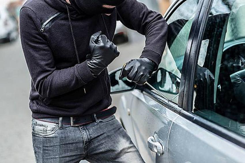 Alaçam'da otomobil hırsızlık şüphelisi tutuklandı