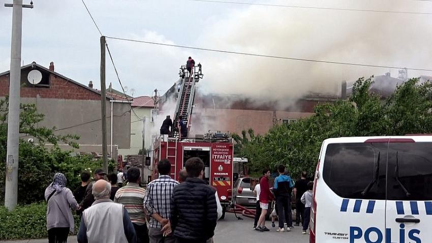 Bafra'da çatı katı yangını Korkuttu