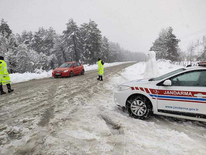 Alaçam İlçe Jandarma Sürücülerin Güvenliği için Kızlan' a çıkacak  Araçlara izin vermiyor