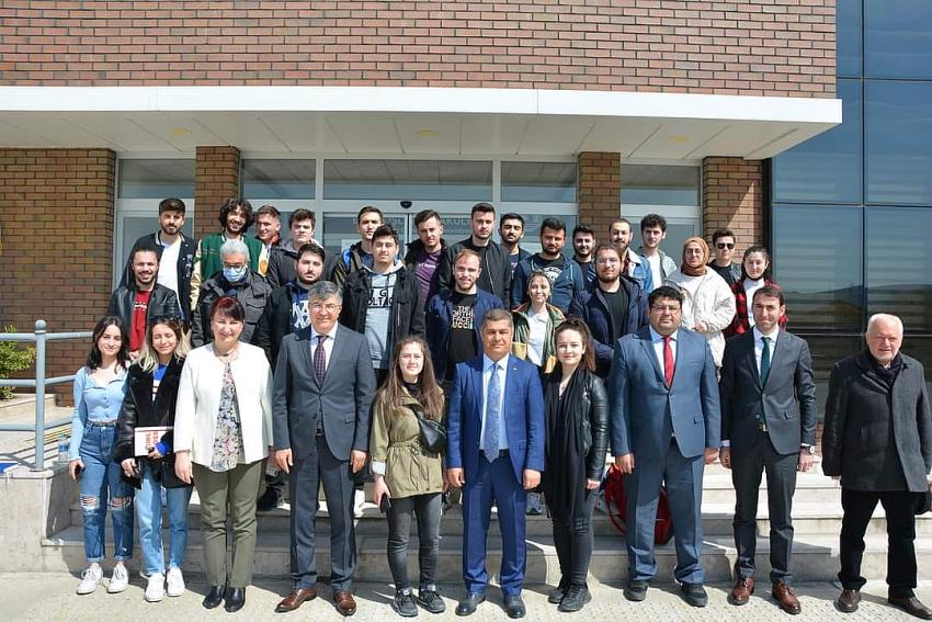 Başkan Başar, OMÜ Bafra Hacı Fevziye Arslan İşletme Fakültesindeki öğrencilerle  bir araya geldi