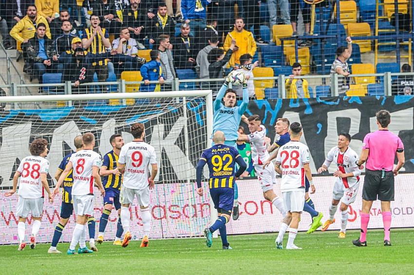 Samsunspor  Ankaragücü ile golsüz berabere kaldı