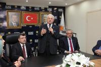 Ahmet Yeni, Ak Parti ilçe başkanlığında partililerle buluştu 
