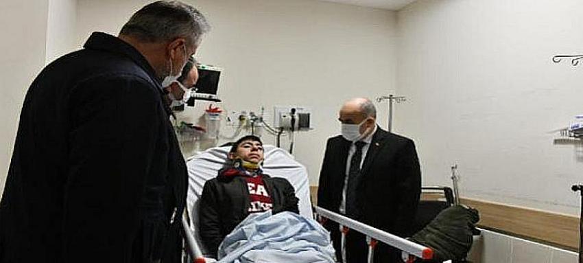 Vali Dağlı, Kazada yaralanan Öğrencileri Hastanede Ziyaret etti