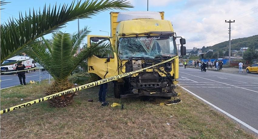 Samsun'da kamyon minibüse çarptı 1 ölü 