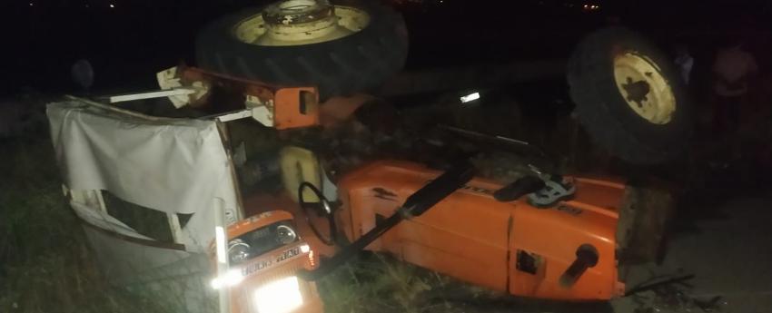 Bafra'da traktör ile otomobil çarpıştı 4 yaralı